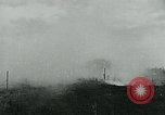 Standbild britischen Mark IV schweren Panzer Frankreich, 1918, aus Sekunde 34 historischem Filmmaterial Videoclip 65675044428