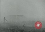 Standbild britischen Mark IV schweren Panzer Frankreich, 1918, aus Sekunde 43 historischem Filmmaterial Videoclip 65675044428
