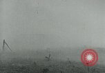 Standbild britischen Mark IV schweren Panzer Frankreich, 1918, aus Sekunde 45 historischem Filmmaterial Videoclip 65675044428