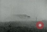 Standbild britischen Mark IV schweren Panzer Frankreich, 1918, aus Sekunde 52 historischem Filmmaterial Videoclip 65675044428