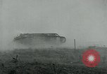 Standbild britischen Mark IV schweren Panzer Frankreich, 1918, aus Sekunde 53 historischem Filmmaterial Videoclip 65675044428