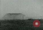 Standbild britischen Mark IV schweren Panzer Frankreich, 1918, aus Sekunde 56 historischem Filmmaterial Videoclip 65675044428