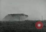 Standbild britischen Mark IV schweren Panzer Frankreich, 1918, aus Sekunde 59 historischem Filmmaterial Videoclip 65675044428
