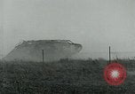 Standbild britischen Mark IV schweren Panzer Frankreich, 1918, aus Sekunde 61 historischem Filmmaterial Videoclip 65675044428