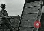 Immagine di Maschere a gas nella prima guerra mondiale Francia, 1918, secondo 27 filmato di repertorio 65675044436