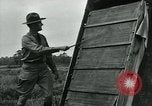 Immagine di Maschere a gas nella prima guerra mondiale Francia, 1918, secondo 29 filmato di repertorio 65675044436