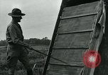 Immagine di Maschere a gas nella prima guerra mondiale Francia, 1918, secondo 33 filmato di repertorio 65675044436