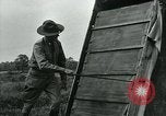 Immagine di Maschere a gas nella prima guerra mondiale Francia, 1918, secondo 41 filmato di repertorio 65675044436