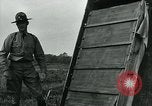 Immagine di Maschere a gas nella prima guerra mondiale Francia, 1918, secondo 47 filmato di repertorio 65675044436