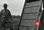 Immagine di Maschere a gas nella prima guerra mondiale Francia, 1918, secondo 49 filmato di repertorio 65675044436