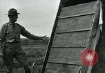 Immagine di Maschere a gas nella prima guerra mondiale Francia, 1918, secondo 51 filmato di repertorio 65675044436