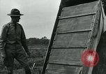 Immagine di Maschere a gas nella prima guerra mondiale Francia, 1918, secondo 54 filmato di repertorio 65675044436