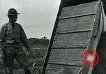 Immagine di Maschere a gas nella prima guerra mondiale Francia, 1918, secondo 55 filmato di repertorio 65675044436