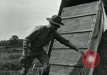Immagine di Maschere a gas nella prima guerra mondiale Francia, 1918, secondo 59 filmato di repertorio 65675044436