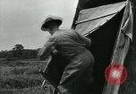 Immagine di Maschere a gas nella prima guerra mondiale Francia, 1918, secondo 62 filmato di repertorio 65675044436