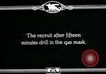 Immagine di Maschera a gas formazione nella prima guerra mondiale United States USA, 1918, secondo 52 filmato di repertorio 65675044437