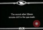 Immagine di Maschera a gas formazione nella prima guerra mondiale United States USA, 1918, secondo 56 filmato di repertorio 65675044437