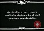 Immagine di Esercito Americano maschera a gas formazione prima guerra mondiale United States USA, 1918, secondo 10 filmato di repertorio 65675044438