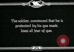 Immagine di Esercito Americano maschera a gas formazione prima guerra mondiale United States USA, 1918, secondo 18 filmato di repertorio 65675044438