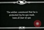 Immagine di Esercito Americano maschera a gas formazione prima guerra mondiale United States USA, 1918, secondo 19 filmato di repertorio 65675044438