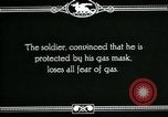 Immagine di Esercito Americano maschera a gas formazione prima guerra mondiale United States USA, 1918, secondo 22 filmato di repertorio 65675044438
