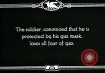 Immagine di Esercito Americano maschera a gas formazione prima guerra mondiale United States USA, 1918, secondo 23 filmato di repertorio 65675044438