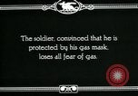 Immagine di Esercito Americano maschera a gas formazione prima guerra mondiale United States USA, 1918, secondo 24 filmato di repertorio 65675044438