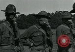 Immagine di Esercito Americano maschera a gas formazione prima guerra mondiale United States USA, 1918, secondo 48 filmato di repertorio 65675044438