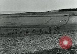 Standbild Ersten Weltkrieg gas Angriff Frankreich, 1918, aus Sekunde 28 historischem Filmmaterial Videoclip 65675044440