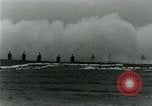 Immagine di Portable tossico di bombole di gas United States USA, 1921, secondo 56 filmato di repertorio 65675044444