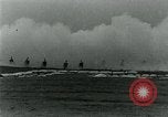 Immagine di Portable tossico di bombole di gas United States USA, 1921, secondo 58 filmato di repertorio 65675044444