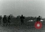 Image grenade de gaz United States USA, 1921, de la seconde 8 séquences d'archives historiques vidéo 65675044446