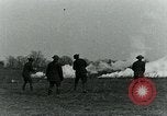 Image grenade de gaz United States USA, 1921, de la seconde 13 séquences d'archives historiques vidéo 65675044446