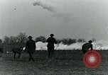 Image grenade de gaz United States USA, 1921, de la seconde 16 séquences d'archives historiques vidéo 65675044446