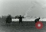 Image grenade de gaz United States USA, 1921, de la seconde 18 séquences d'archives historiques vidéo 65675044446