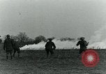 Image grenade de gaz United States USA, 1921, de la seconde 20 séquences d'archives historiques vidéo 65675044446