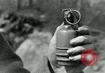 Image le phosphore des grenades à main United States USA, 1921, de la seconde 6 séquences d'archives historiques vidéo 65675044447