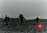 Image le phosphore des grenades à main United States USA, 1921, de la seconde 12 séquences d'archives historiques vidéo 65675044447