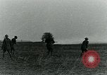 Image le phosphore des grenades à main United States USA, 1921, de la seconde 13 séquences d'archives historiques vidéo 65675044447