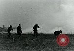 Image le phosphore des grenades à main United States USA, 1921, de la seconde 17 séquences d'archives historiques vidéo 65675044447