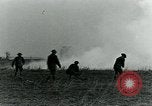 Image le phosphore des grenades à main United States USA, 1921, de la seconde 18 séquences d'archives historiques vidéo 65675044447