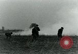 Image le phosphore des grenades à main United States USA, 1921, de la seconde 19 séquences d'archives historiques vidéo 65675044447