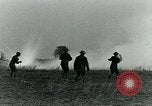 Image le phosphore des grenades à main United States USA, 1921, de la seconde 20 séquences d'archives historiques vidéo 65675044447