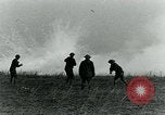 Image le phosphore des grenades à main United States USA, 1921, de la seconde 21 séquences d'archives historiques vidéo 65675044447
