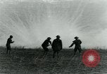 Image le phosphore des grenades à main United States USA, 1921, de la seconde 27 séquences d'archives historiques vidéo 65675044447
