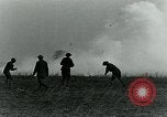 Image le phosphore des grenades à main United States USA, 1921, de la seconde 31 séquences d'archives historiques vidéo 65675044447