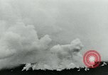 Image Le phosphore grenade à main United States USA, 1921, de la seconde 27 séquences d'archives historiques vidéo 65675044448