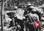 Standbild US-Truppen bereit in Gräben während Ersten Weltkrieg Elsass Deutschland, 1918, aus Sekunde 16 historischem Filmmaterial Videoclip 65675044462