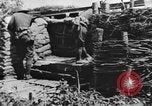 Standbild US-Truppen bereit in Gräben während Ersten Weltkrieg Elsass Deutschland, 1918, aus Sekunde 52 historischem Filmmaterial Videoclip 65675044462