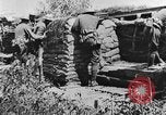 Standbild US-Truppen bereit in Gräben während Ersten Weltkrieg Elsass Deutschland, 1918, aus Sekunde 56 historischem Filmmaterial Videoclip 65675044462